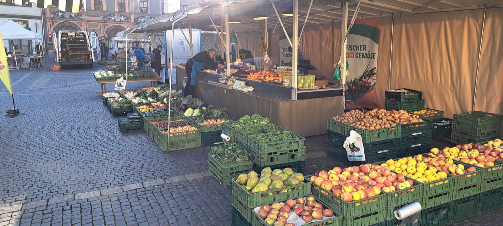 Fischer Gemüse Marktstand in Weimar auf dem Rathausplatz